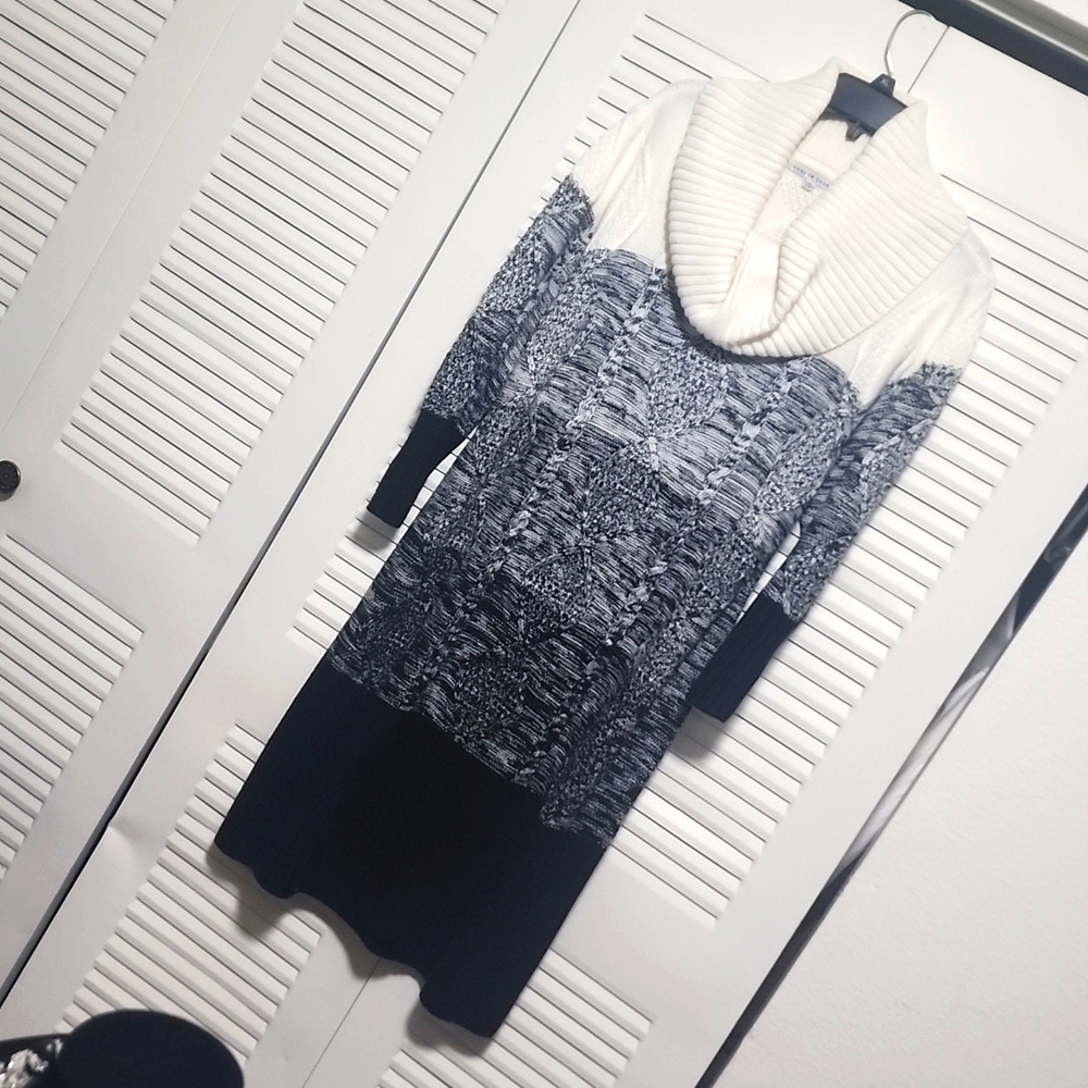 Sandra Darren, sweater dress, size XL, black and white
